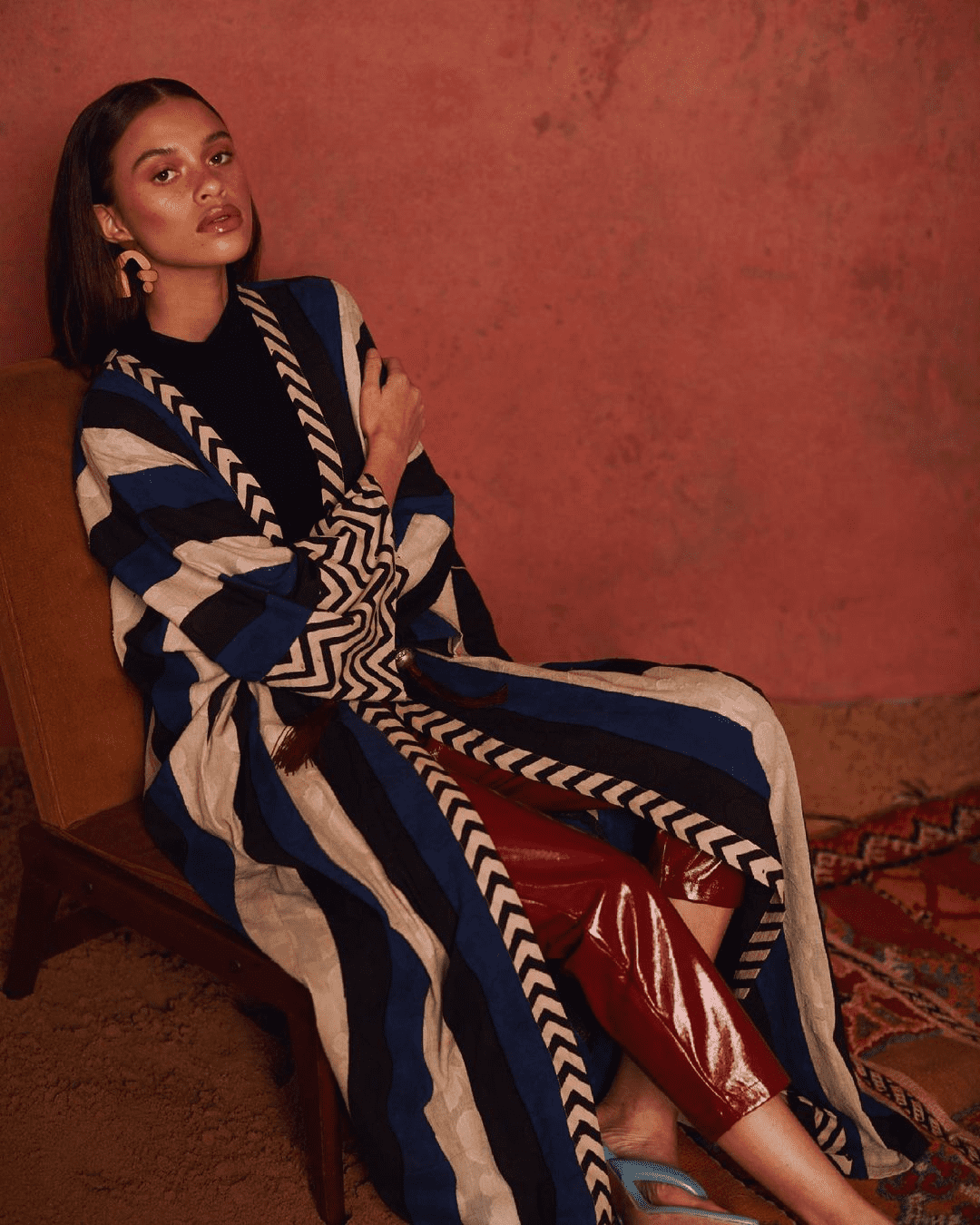 عباية من ماركة ايوا لندن Aywa London