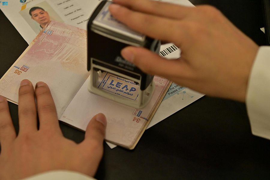الجوازات تطلق ختم يحمل عنوان المؤتمر «LEAP»