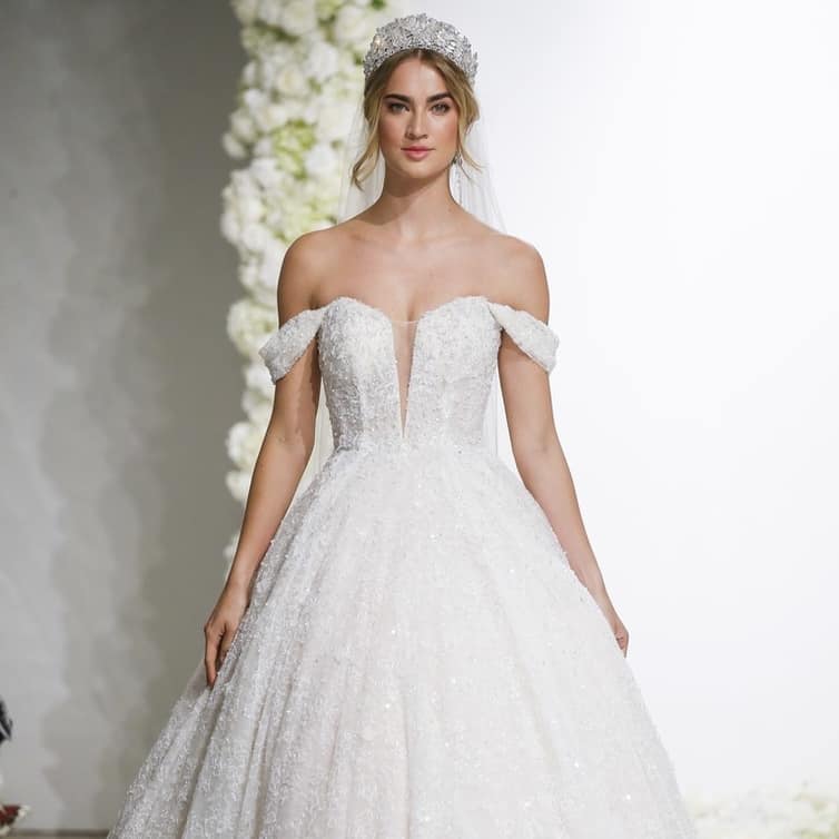 فساتين زفاف Off-the-Shoulder