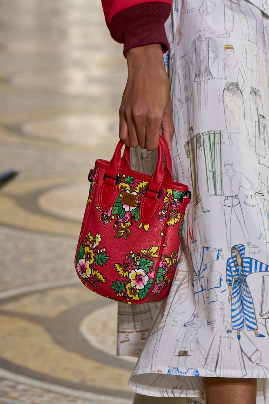 موضة حقائب الـMini bags المنقوشة