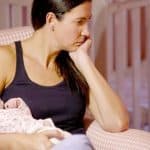 أعراض ضيقة ما بعد الولادة وعلاجها.. «استشارية» توضح 