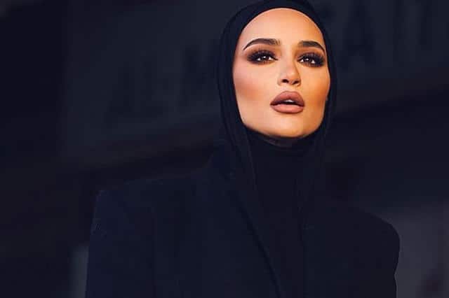 4 ألوان طرح أساسية في خزانتك لإطلالة أنيقة