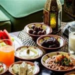 هل يجب الوصول لمرحلة الشبع في وجبات رمضان؟.. «استشاري» يجيب