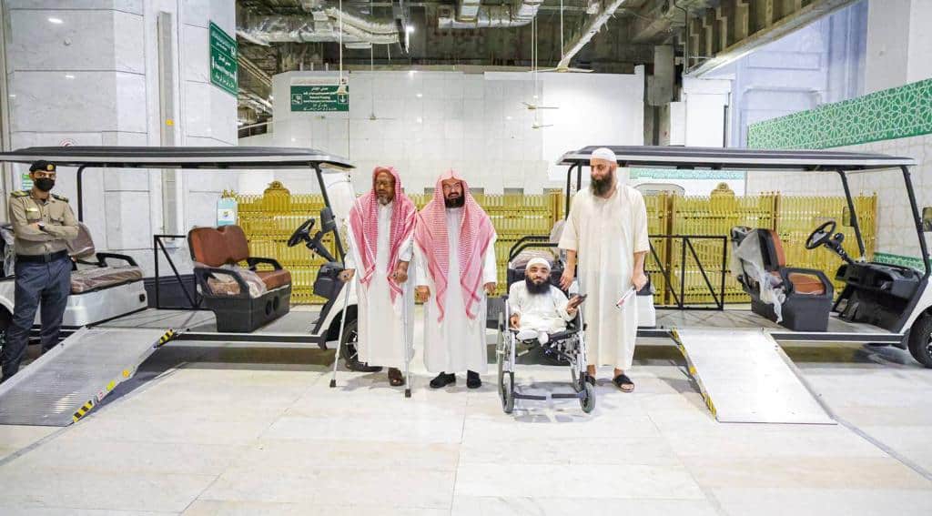 بن حميد يؤم في الحرم والثبيتي للمسجد النبوي