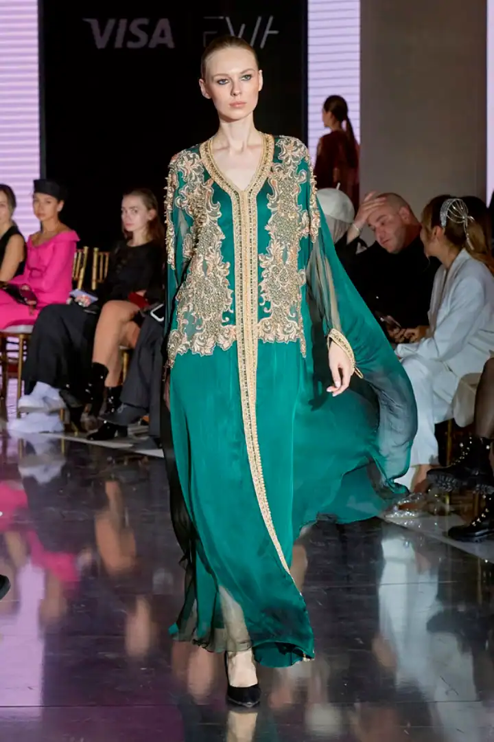 قفطان ملون من Lamia Lakhsassi 