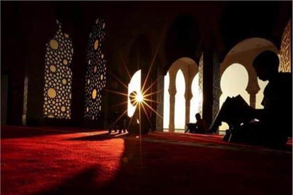 هل الاعتكاف في رمضان سنة أو فرض؟