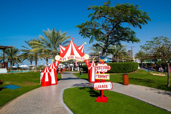 منتجع ريكسوس باب البحر يطلق أروع عروض الصيف العائلية 