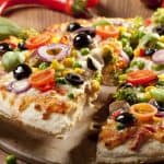 بيتزا خضار للنباتيين وصفة سريعة قدميها على سفرتك