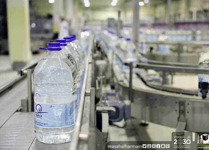 شؤون الحرمين تحذر من شراء ماء زمزم عبر نقاط مجهولة المصدر