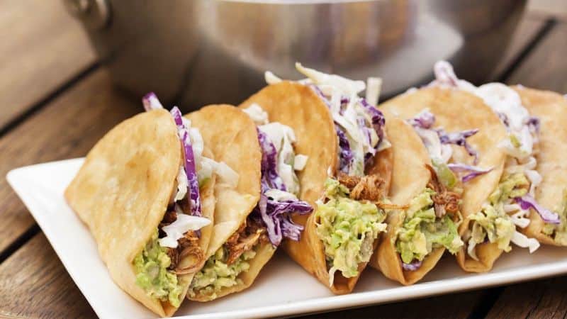 تاكو الدجاج بالجبن الشهية.. وصفة مكسيكية على سفرة الغداء