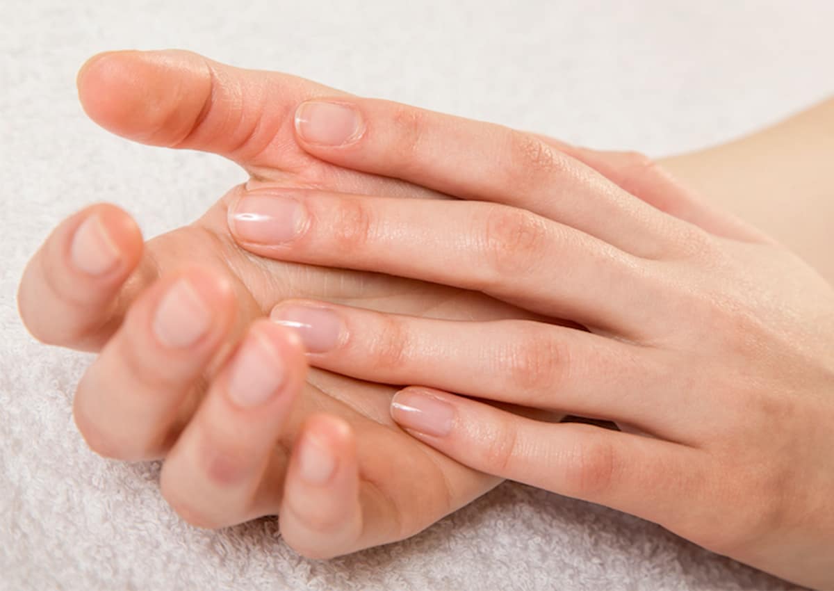 حالات صحية يعبر عنها لون الأظافر .. احذري منها