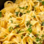 كيف تحضرين باستا فيوتشيني مثل المطاعم؟ إليكِ الوصفة