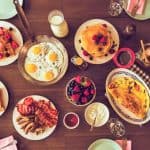 أطعمة تجنب تناولها على معدة فارغة .. منها المعجنات والسكريات