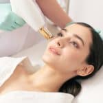 خطورة جلسات رتوش الليزر على الجد .. «استشاري» يحذر