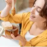 فوائد عسل الزعتر الصحية الرائعة .. خصائص مطهرة ومضادة للبكتيريا