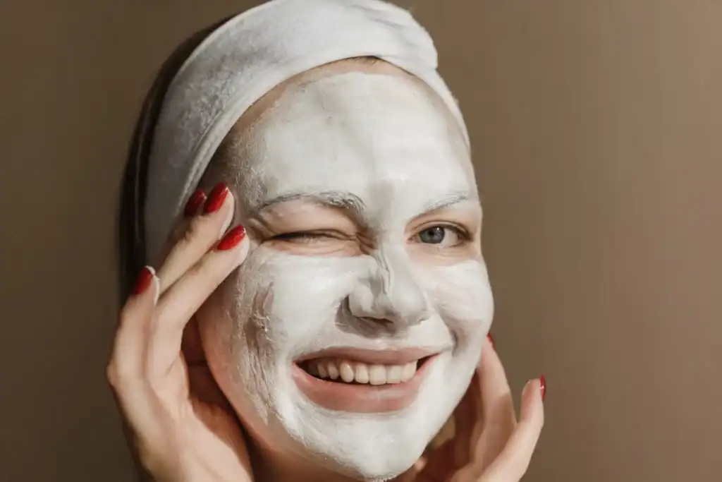 قناع النشا والشبه للبشرة بخطوات سهلة .. لوجه مشرق ونضر