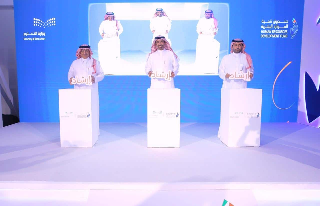 «وزير الموارد البشرية» يطلق مبادرة الإرشاد المهني في المدارس