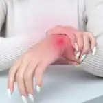 له 3 أعراض.. خطوتان للوقاية من التهاب المفاصل