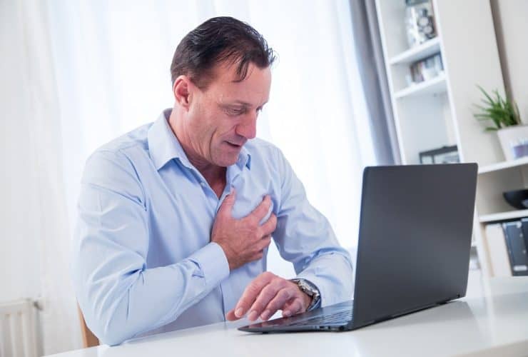 احذر علامات تدل على موت القلب المفاجئ