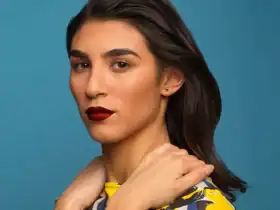 أحمر الشفاه الداكن