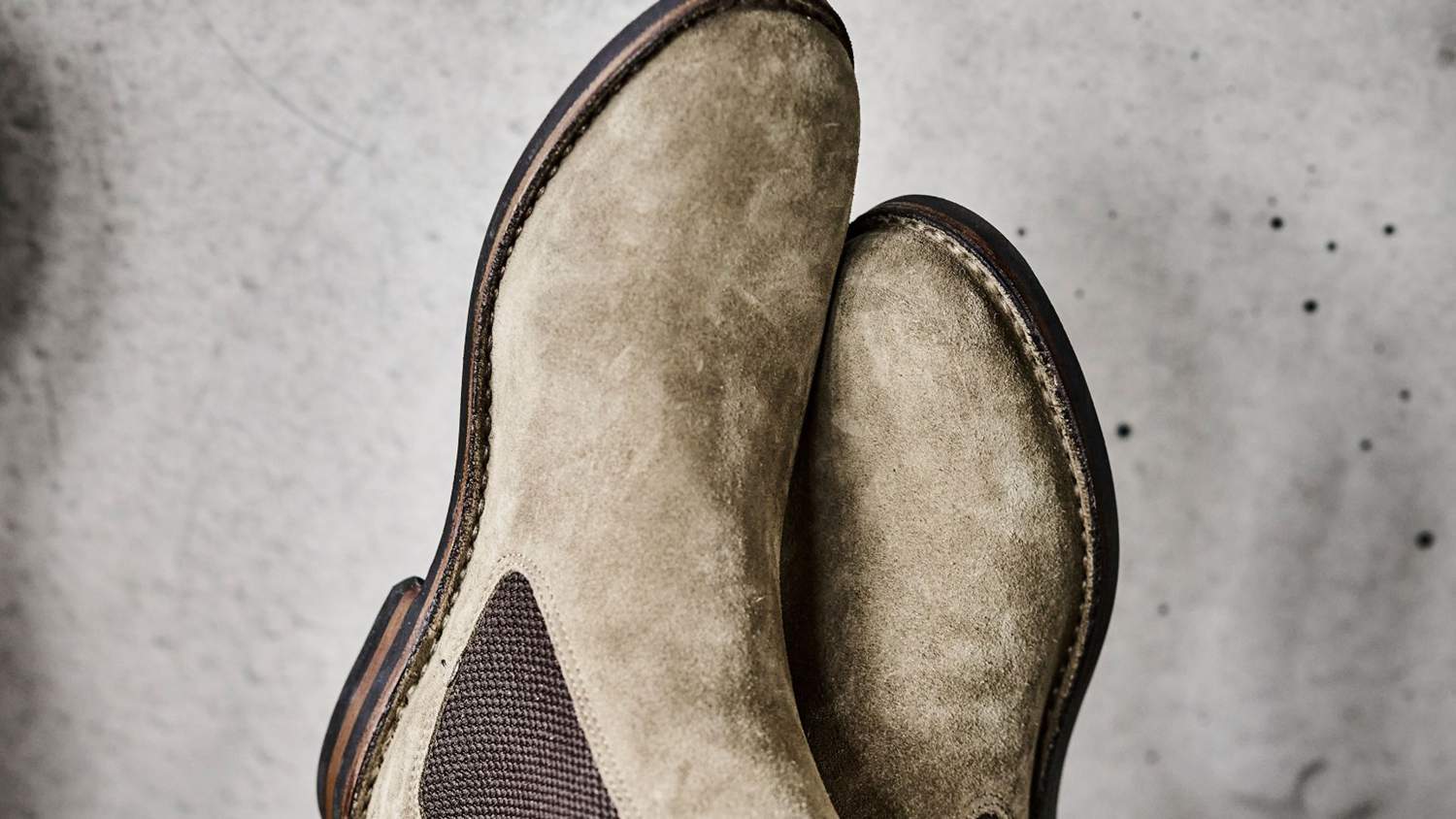 بوت تشيلسي (Chelsea boots) الكلاسيكي يتربع على عرش موضة الأحذية الرجالي