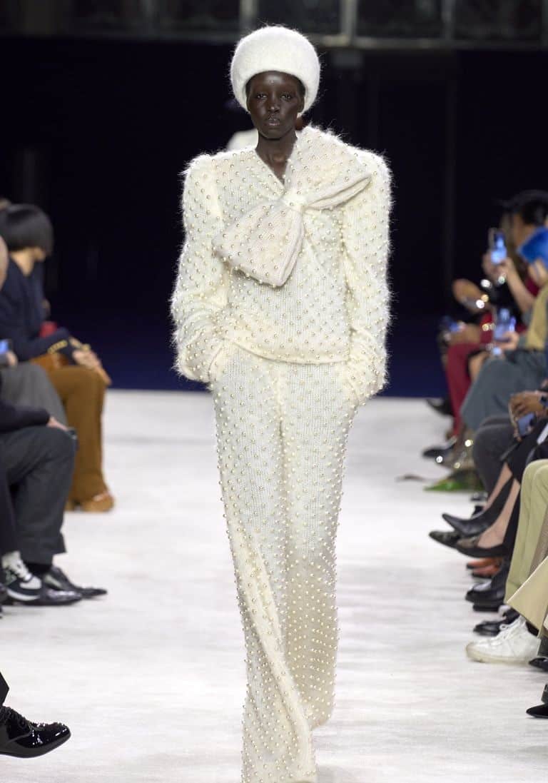 اللآلىء تزين موضة الشتاء