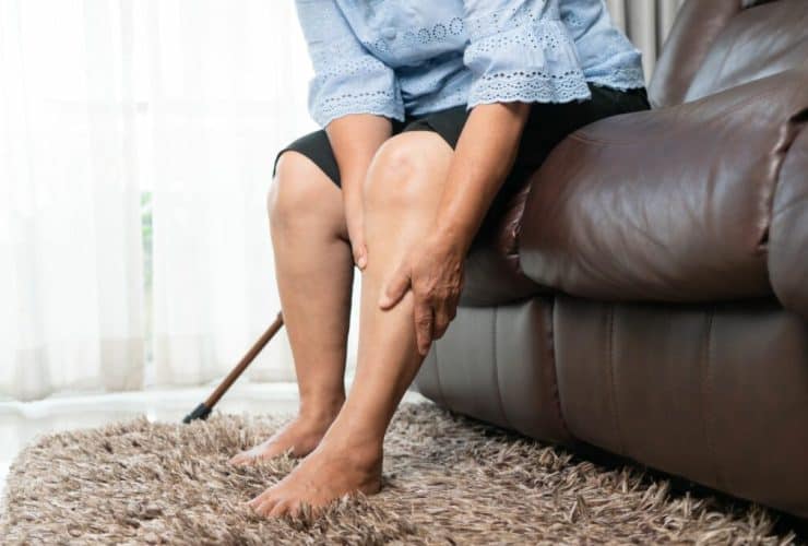 آلام الساق قد تشير إلى الإصابة بمرض الشريان المحيطي