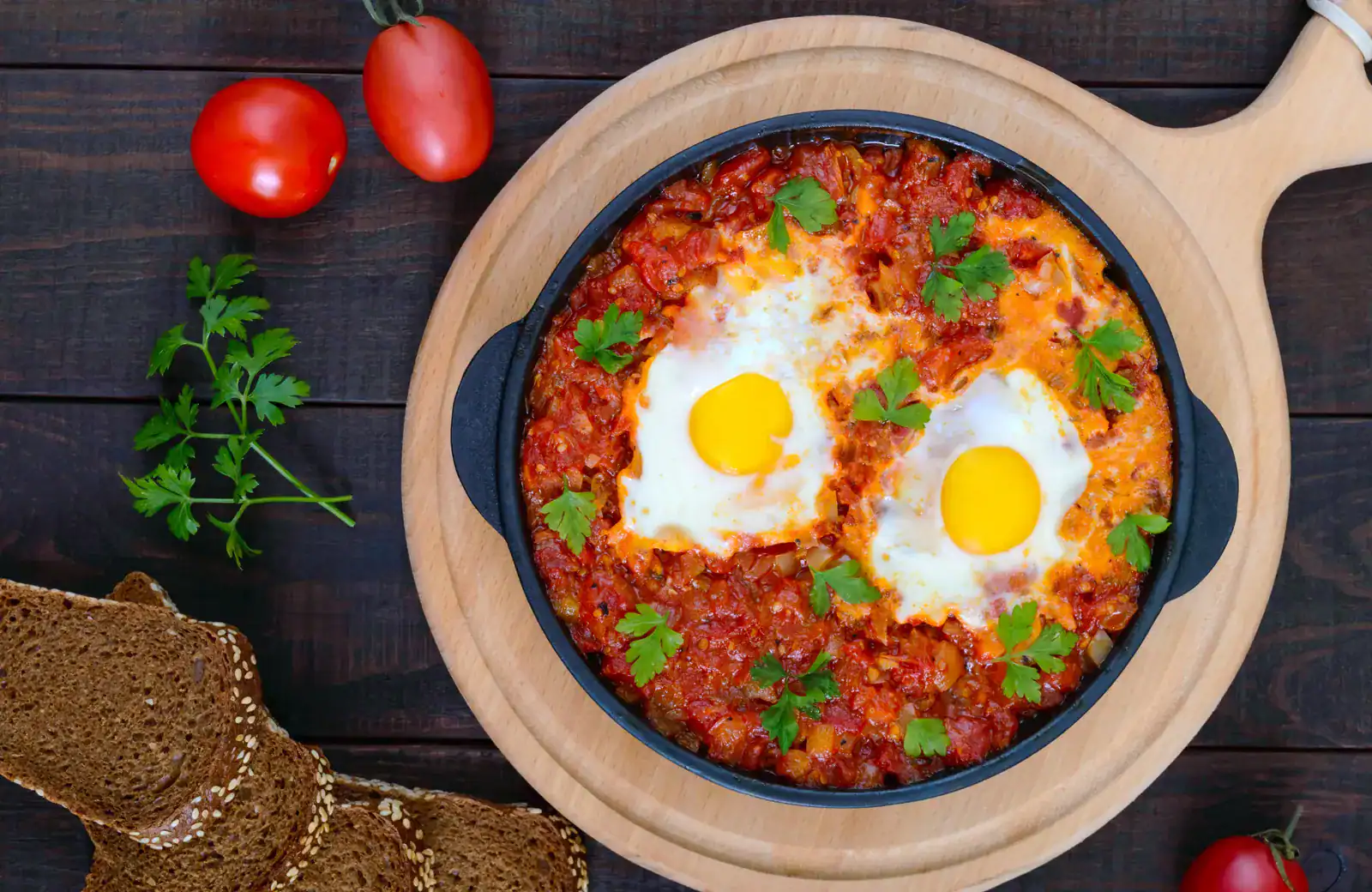 البيض المغربي مع الطماطم والكمون