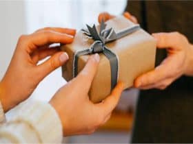 إتيكيت تقديم الهدايا