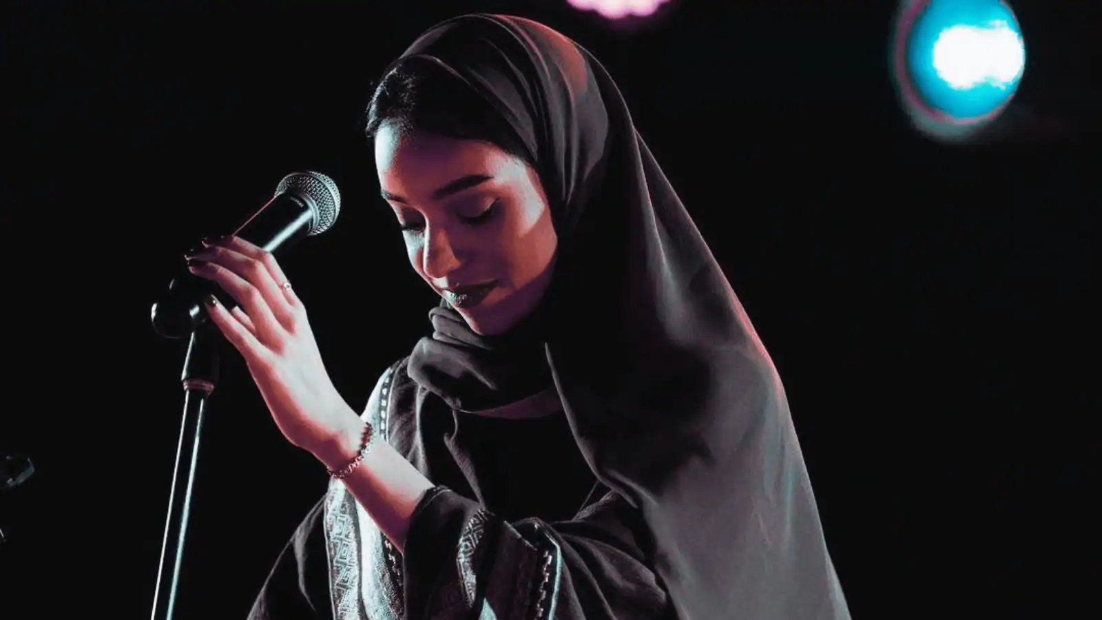 الفنانة زينة عماد تتعرض لوعكة صحية ونجوم الفن يدعمونها.. إليك التفاصيل