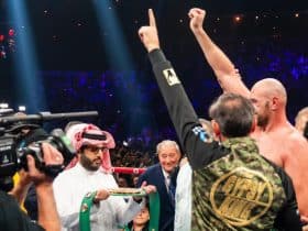 "آل الشيخ" يتوج أشرس رجل في العالم بحزام موسم الرياض 2032