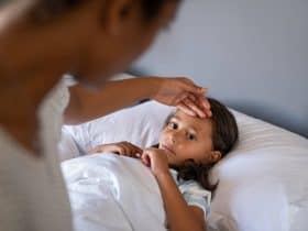 أسباب زيادة وتراجع درجة حرارة الجسم .. "الصحة" توضح