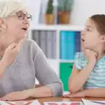 في اليوم العالمي للتأتأة .. ما هي أسباب تأتأة الأطفال وطرق علاجها؟