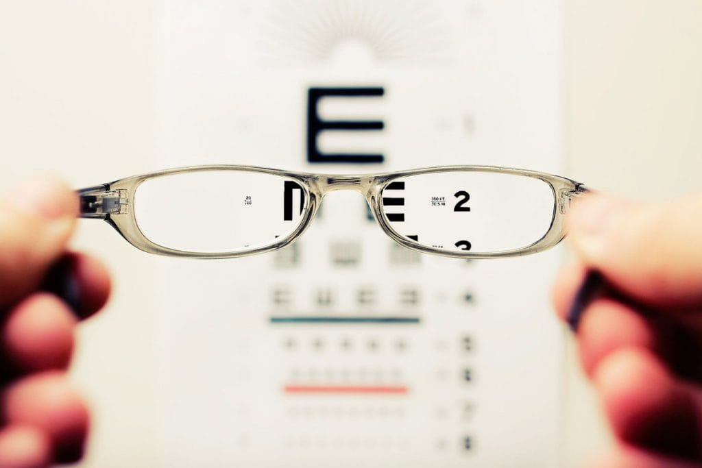 ما هي أعراض قصر النظر والفئات الأكثر عرضة له؟