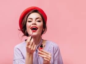 صيحة المكياج العكسي .. جددي روتينك بإطلالة طبيعية وبراقة