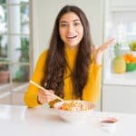 5 وجبات خفيفة ممنوع تناولها في الصباح .. تزيد من وزنك