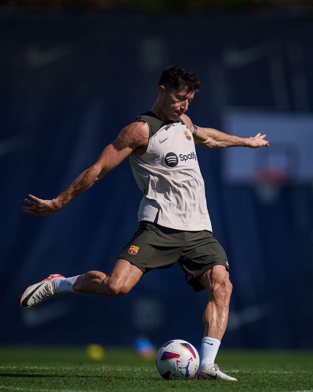 ليفاندوفسكي لاعب برشلونة