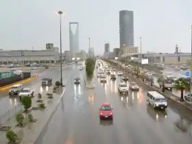 مع استمرار التلقبات الجوية.. نصائح لتقليل الخطورة عند القيادة بأجواء ماطِرة