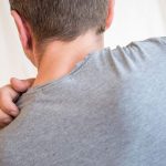 يمكن تخفيف حكة الجلد من خلال وضع كمادات باردة على المواضع المصابة