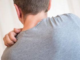 يمكن تخفيف حكة الجلد من خلال وضع كمادات باردة على المواضع المصابة