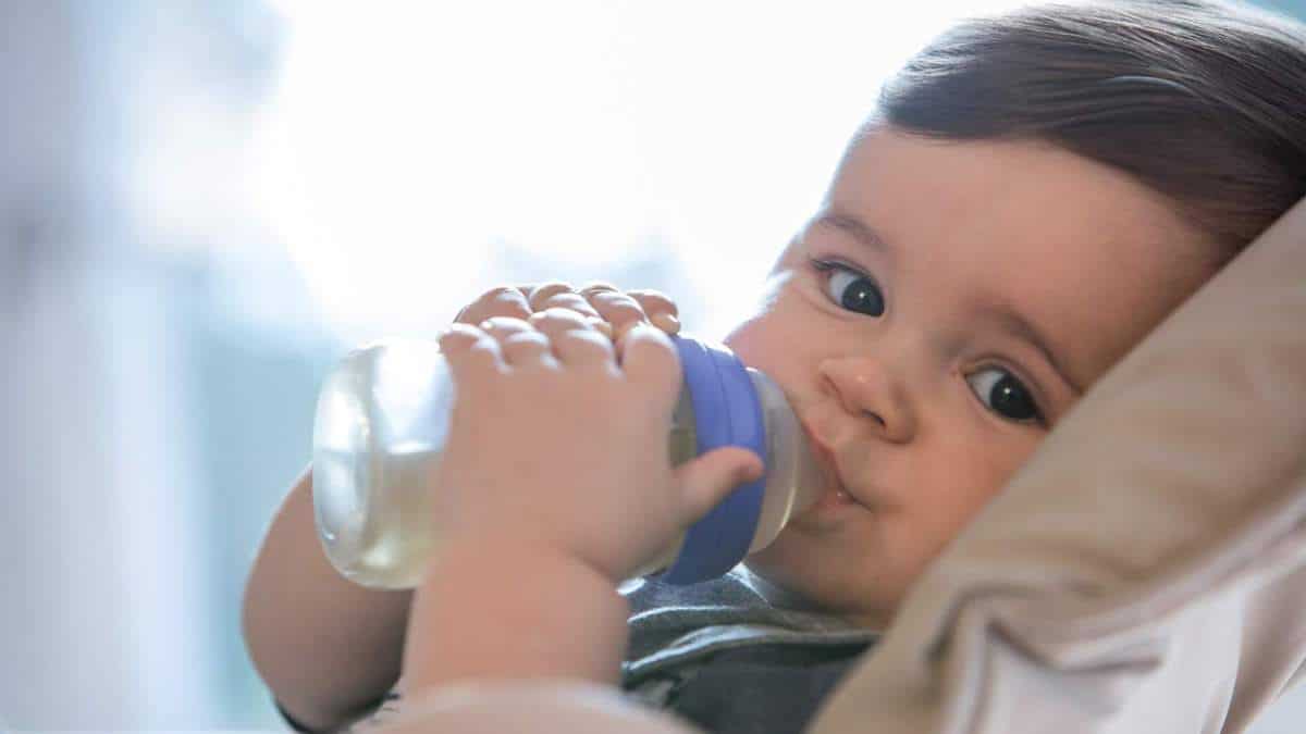 تقديم شاي الشمر للرضع والأطفال الصغار