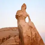 صخرة العروسة شمال العلا .. أعجوبة صخرية تلفت الأنظار