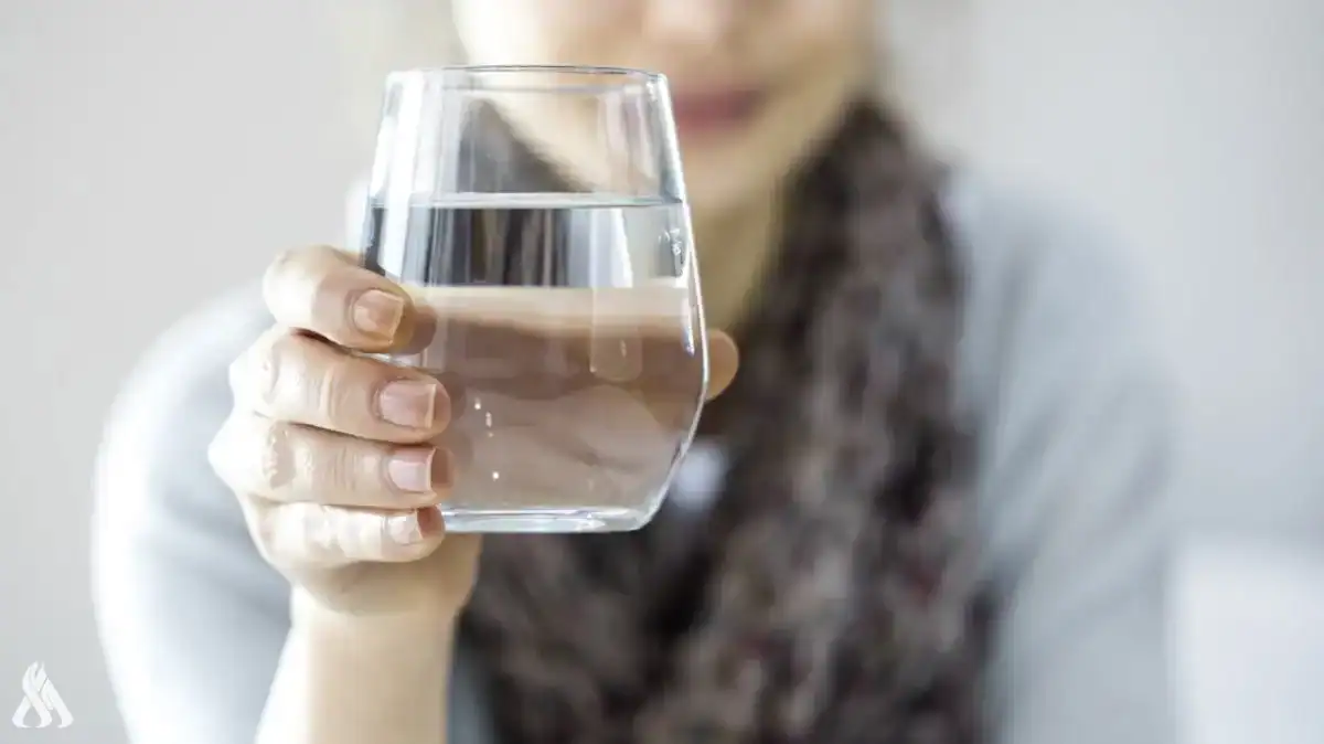 احذرِ قلة شرب الماء للشباب .. وهذه الكمية المطلوبة يوميًا