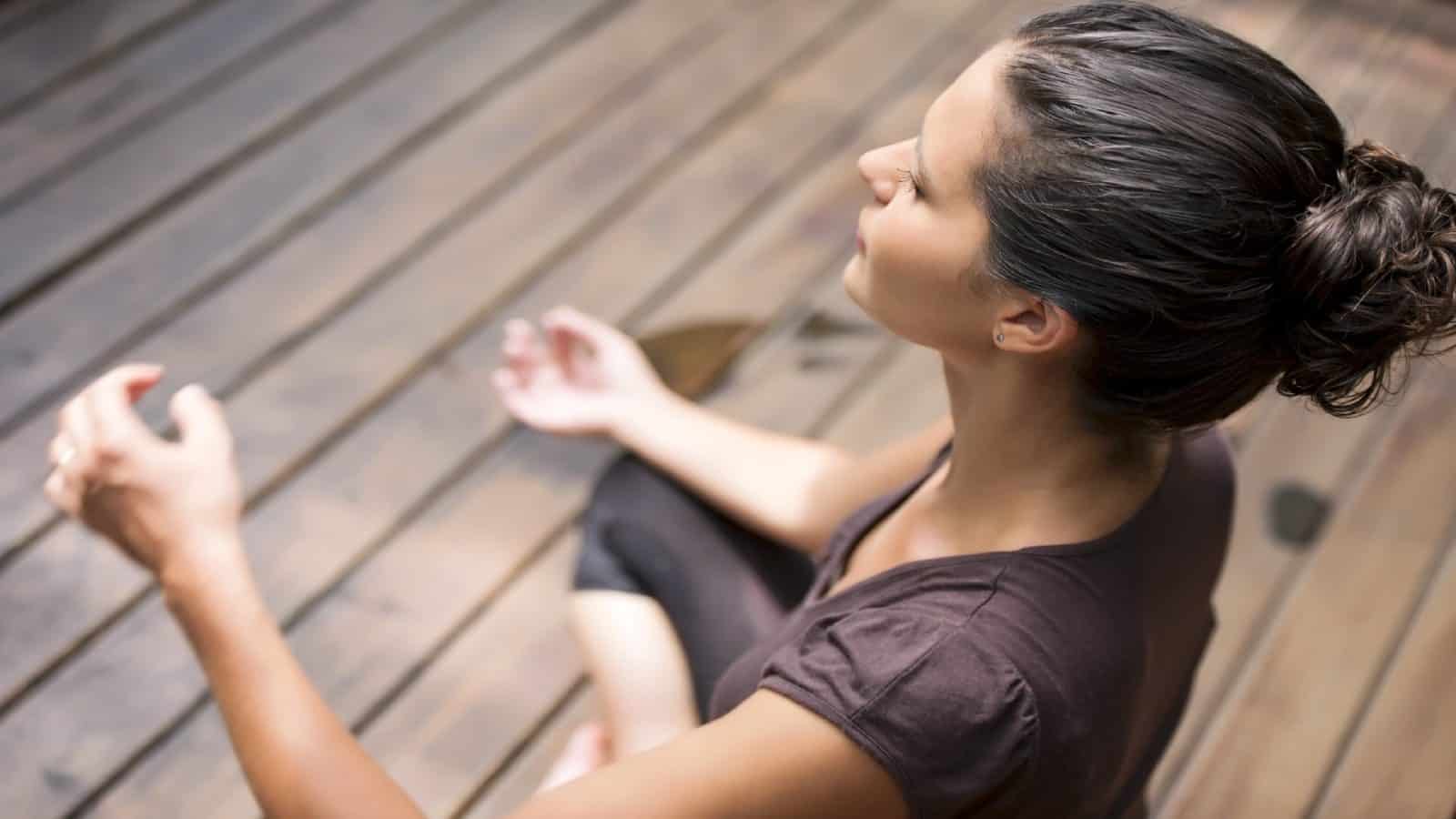 التنفس بعمق .. 7 خطوات تقلل من التوتر وتحسن من النوم