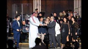 أسرة بليغ حمدي تتسلم درع تكريمه