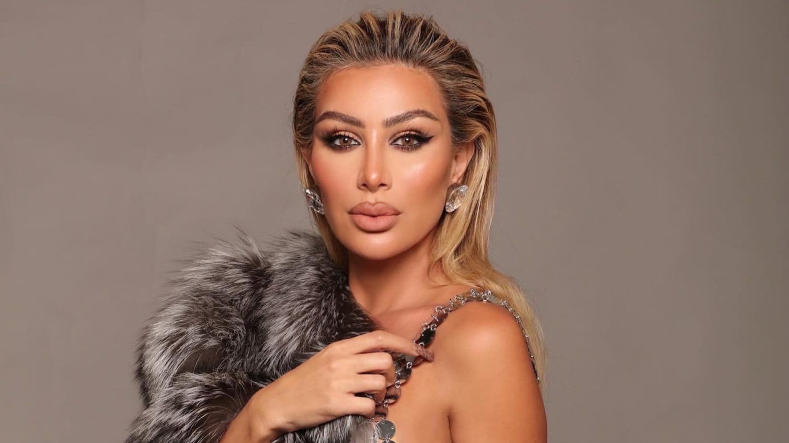 مايا دياب أول الحاضرين.. شاهد إطلالتها قبل انطلاق مهرجان البحر الأحمر السينمائي