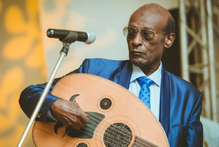 رحيل الفنان والموسيقار محمد الأمين أيقونة الأغنية السودانية.. فما دوره في تطويرها؟