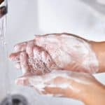 خطوات غسل اليدين بطريقة صحيحة