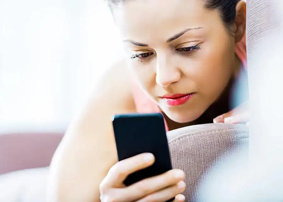 ما هو معدل السطوع الآمن للشاشات لصحة العين؟