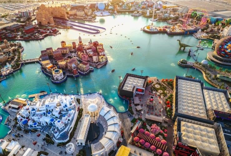 الأسواق العائمة بمنطقة آسيا في بوليفارد وورلد .. أشهى المأكولات والعروض